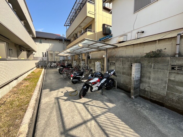 物件外観写真5　(駐輪場)