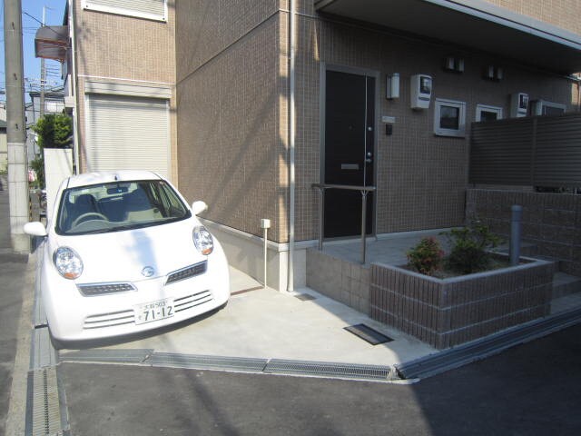 物件外観写真3　(駐車場)