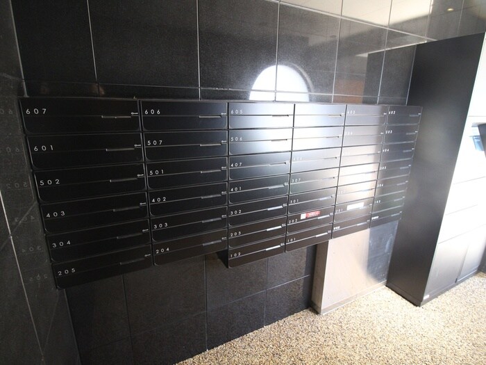 物件外観写真4　(エントランス部分)