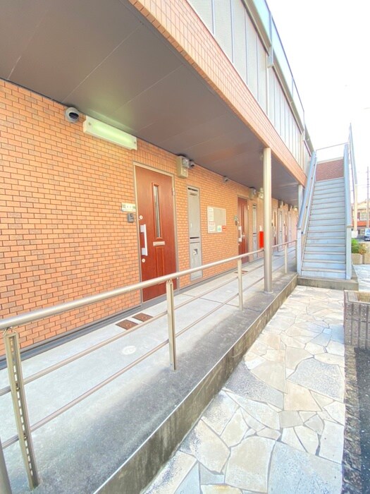 物件外観写真4　(エントランス部分)