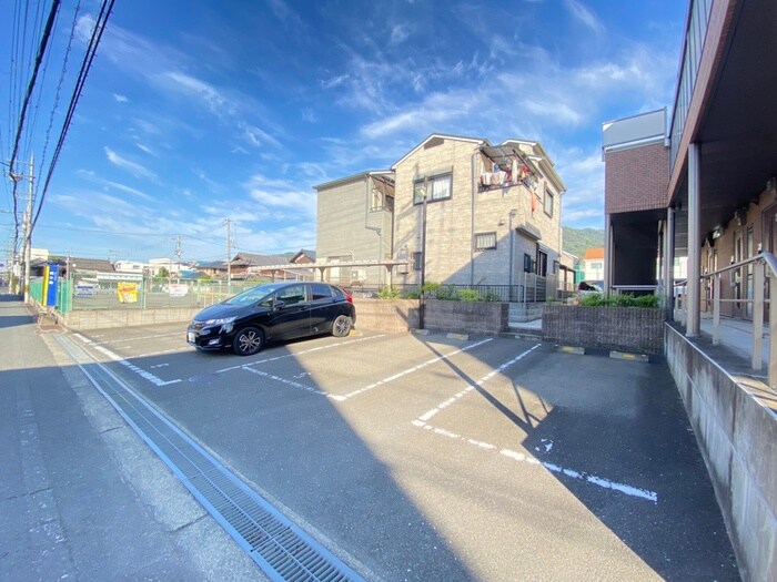 物件外観写真5　(駐車場)