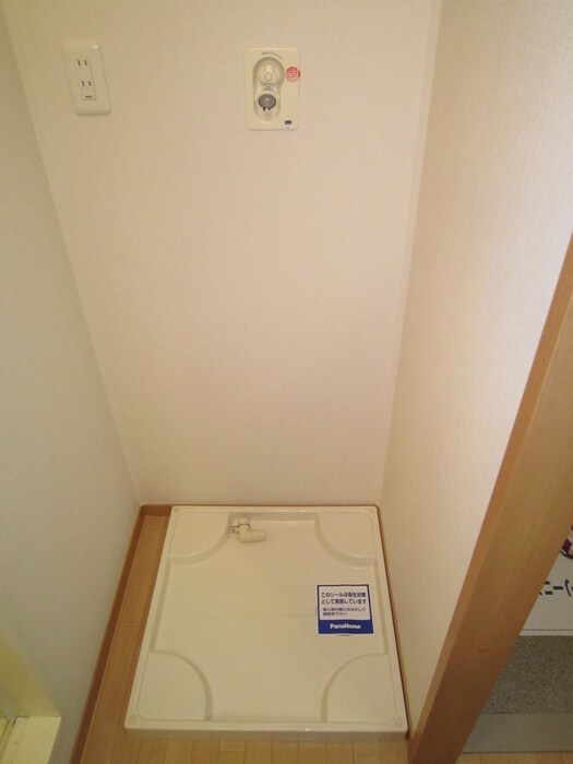 物件内観写真10　(洗濯機置場)