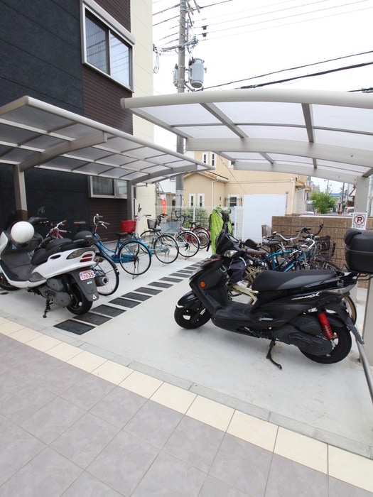 物件外観写真5　(駐輪場)