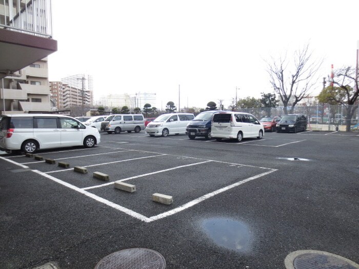 物件外観写真3　(駐車場)