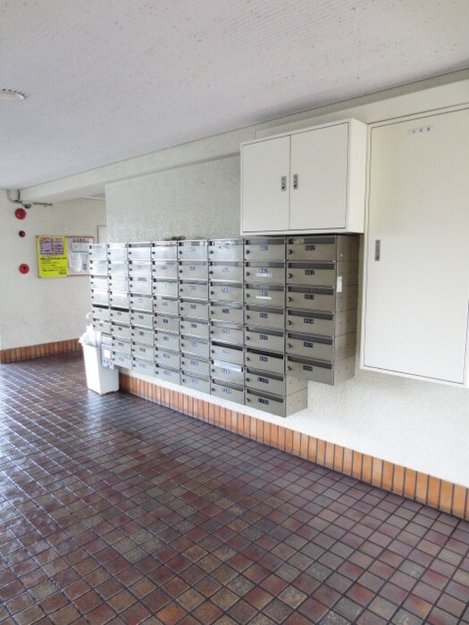 物件外観写真5　(エントランス部分)