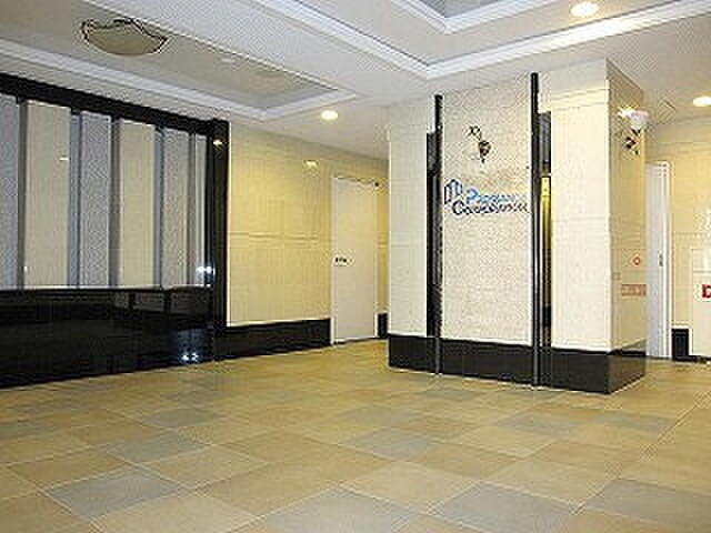 物件外観写真4　(エントランス部分)