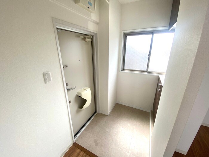 物件内観写真18　(玄関)