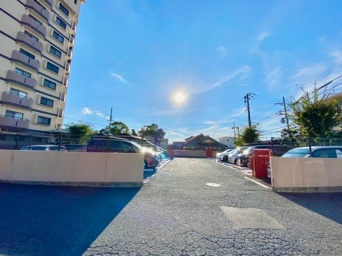 物件外観写真2　(駐車場)