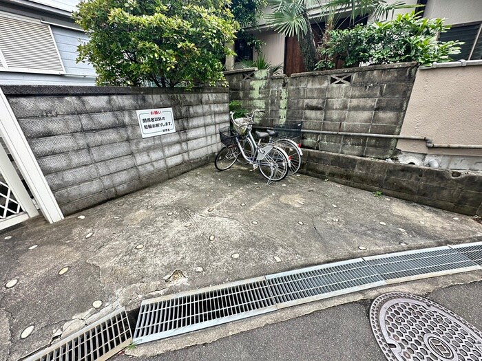 物件外観写真2　(駐輪場)