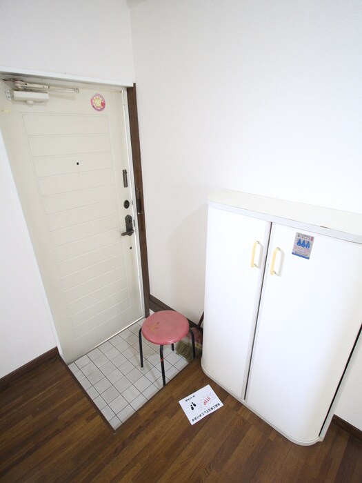 物件内観写真12　(玄関)