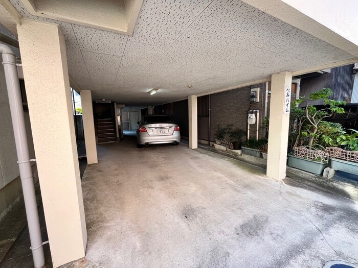 物件外観写真4　(駐車場)