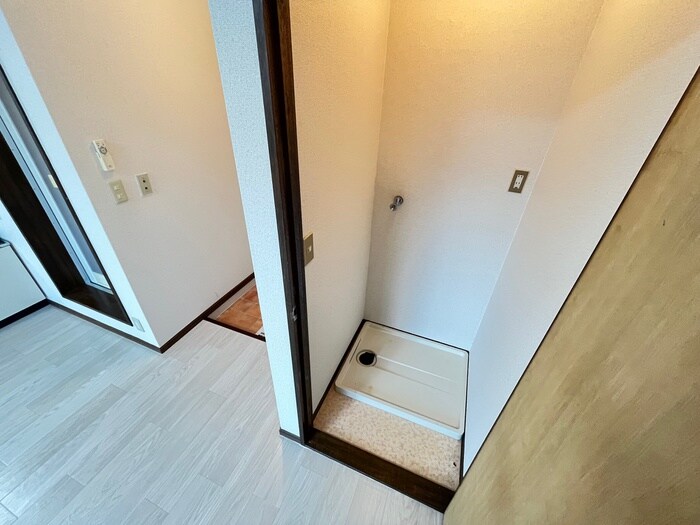 物件内観写真12　(洗濯機置場)