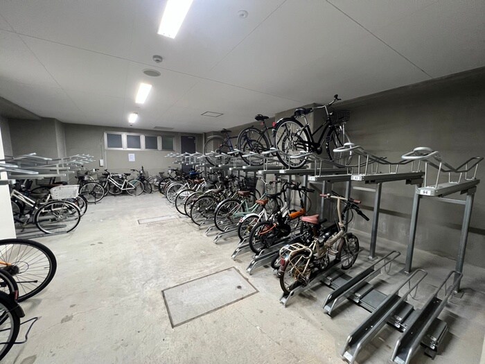 物件外観写真3　(駐輪場)