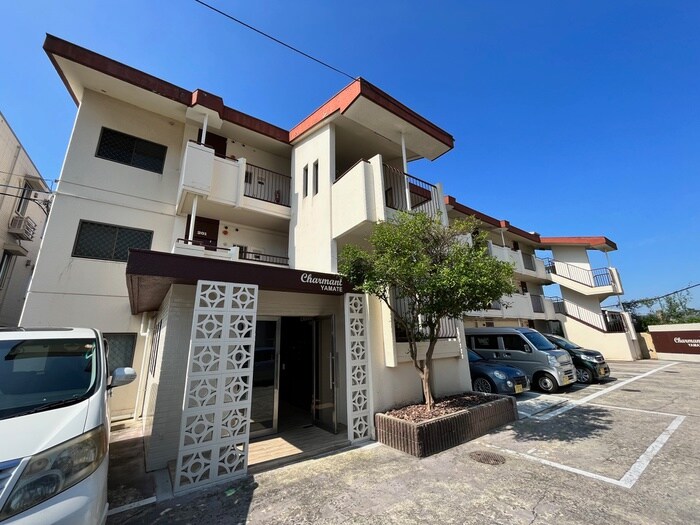 物件外観写真5　(エントランス部分)