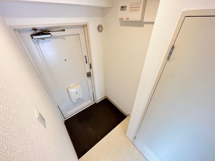 物件内観写真16　(玄関)