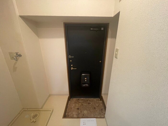 物件内観写真6　(玄関)