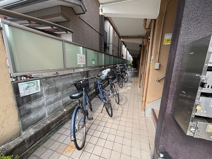 物件外観写真4　(駐輪場)