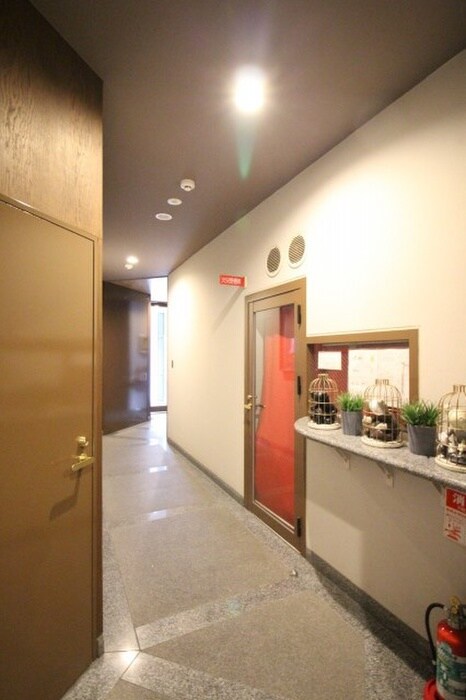 物件外観写真4　(エントランス部分)