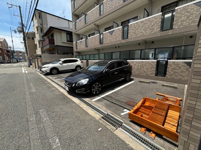 物件外観写真4　(駐車場)