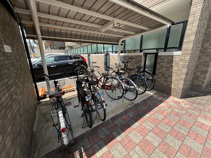物件外観写真5　(駐輪場)