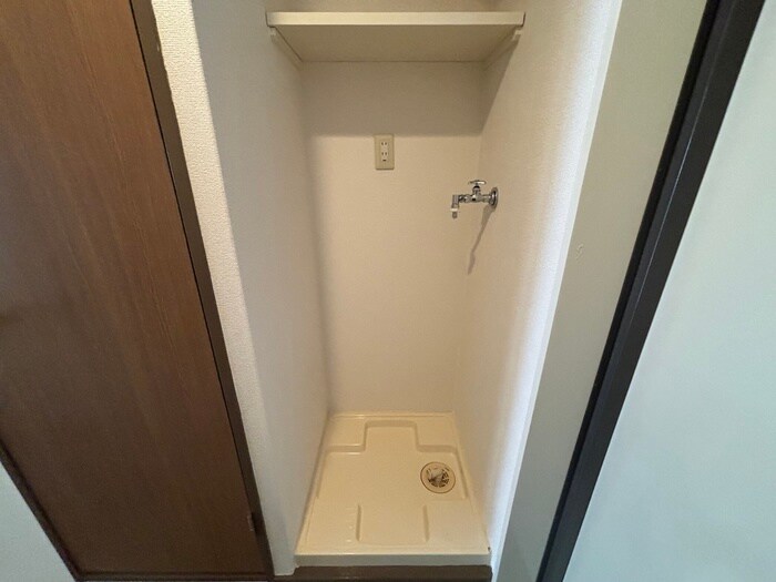 物件内観写真14　(洗濯機置場)