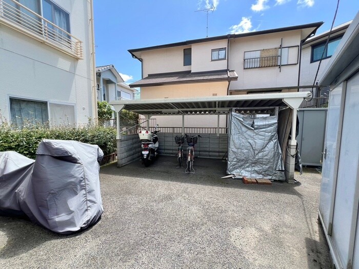 物件外観写真2　(駐輪場)