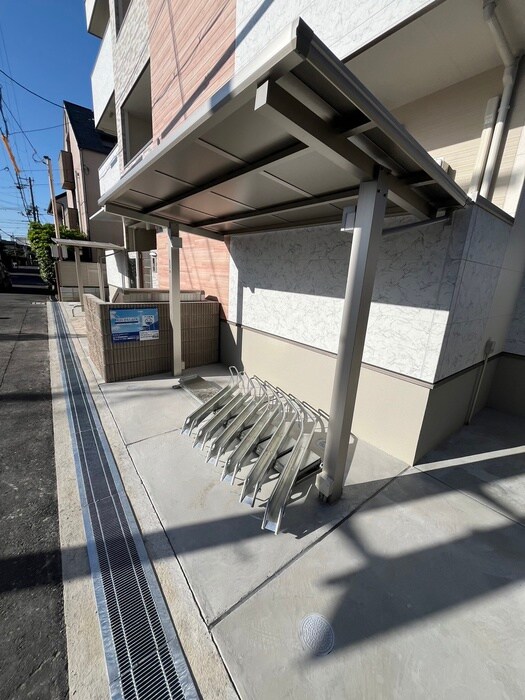 物件外観写真4　(駐輪場)