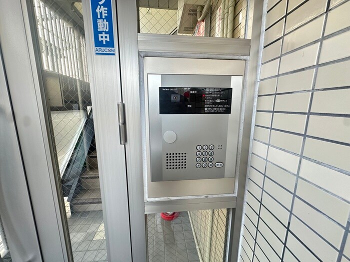 物件外観写真4　(エントランス部分)