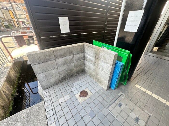 物件外観写真6　(エントランス部分)