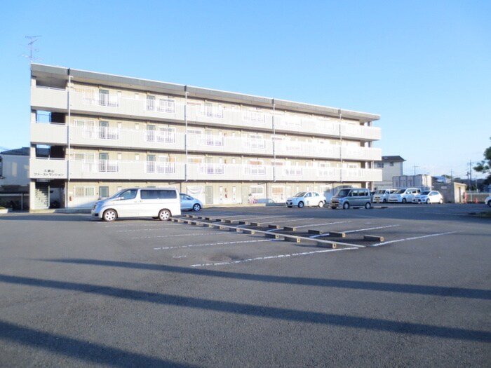物件外観写真5　(駐車場)