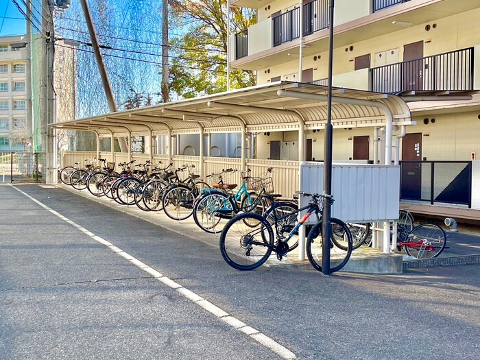 物件外観写真4　(駐輪場)