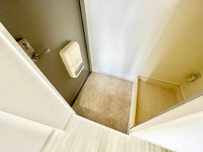 物件内観写真18　(玄関)