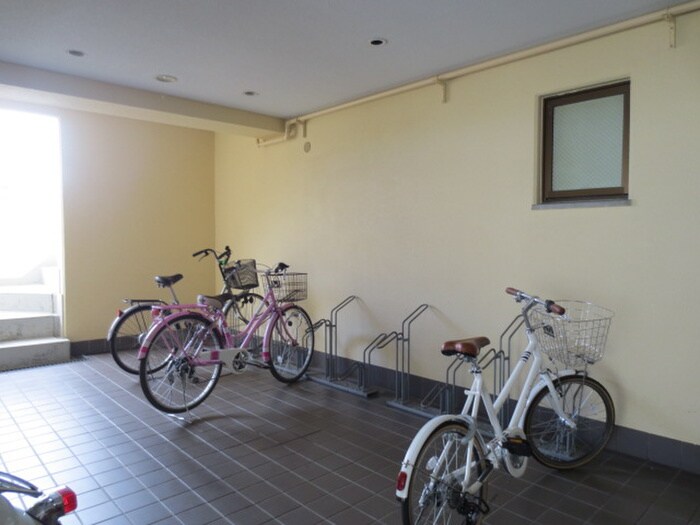物件外観写真4　(駐輪場)