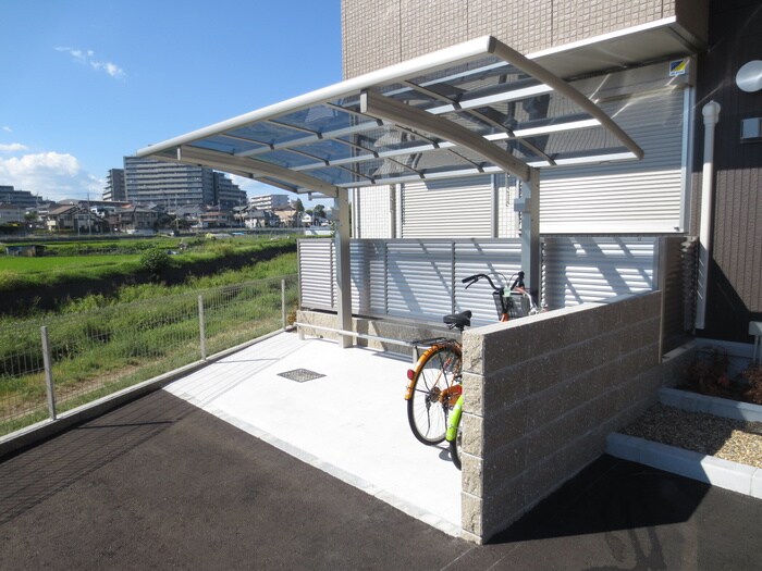 物件外観写真5　(駐輪場)