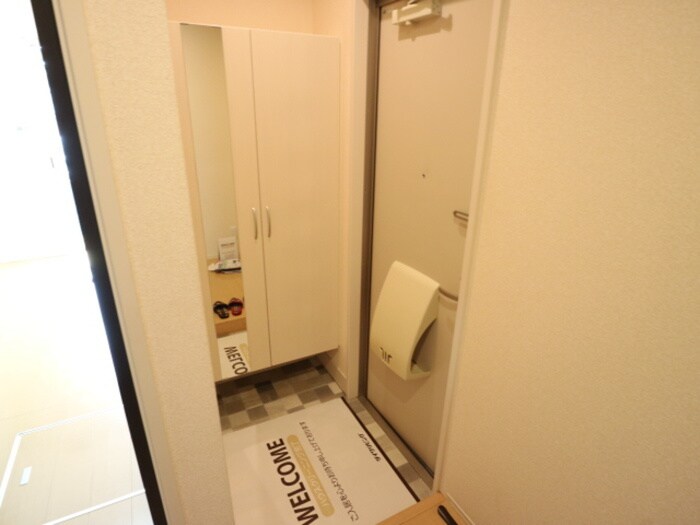 物件内観写真16　(玄関)