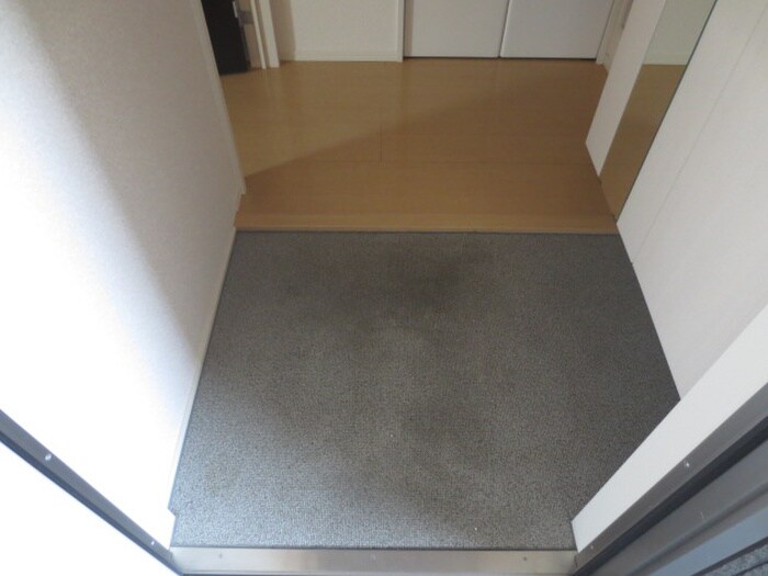 物件内観写真17　(玄関)