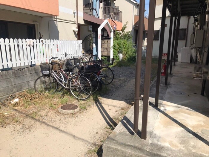 物件外観写真4　(駐輪場)