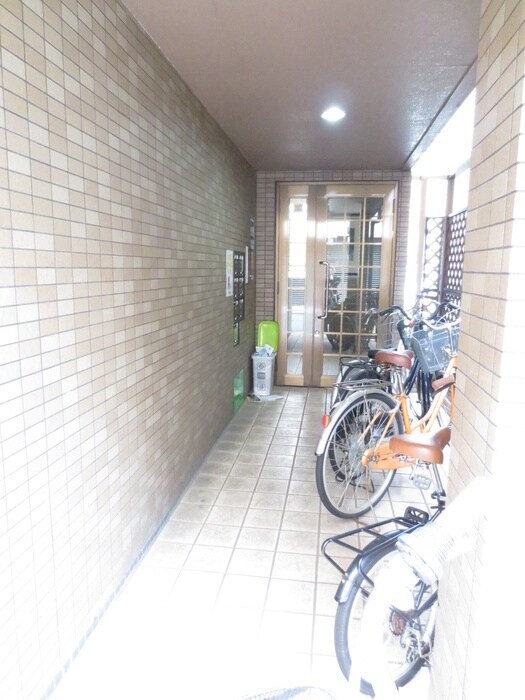 物件外観写真3　(駐輪場)