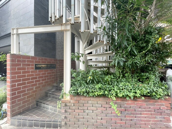 物件外観写真4　(エントランス部分)