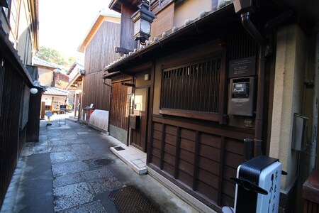 東山区桝屋町貸家外観写真