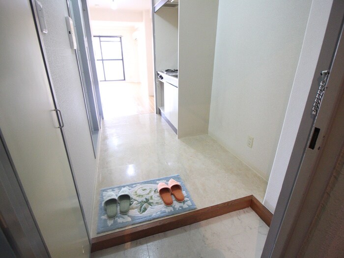 物件内観写真4　(玄関)