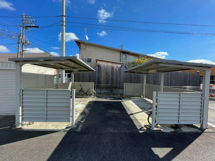 物件外観写真3　(駐輪場)