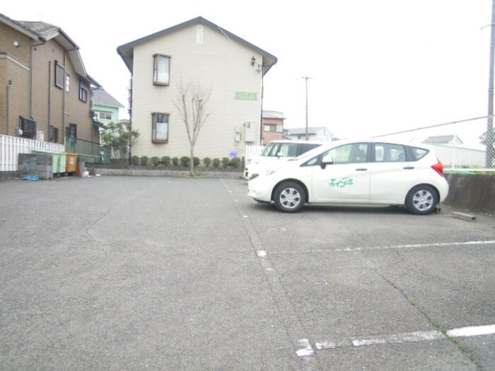 物件外観写真4　(駐車場)