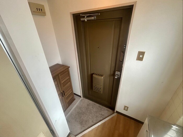 物件内観写真7　(玄関)
