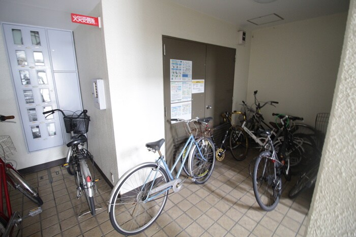 物件外観写真5　(駐輪場)