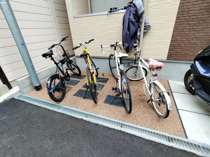物件外観写真2　(駐輪場)