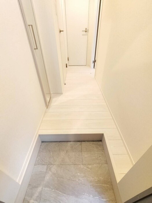 物件内観写真7　(玄関)