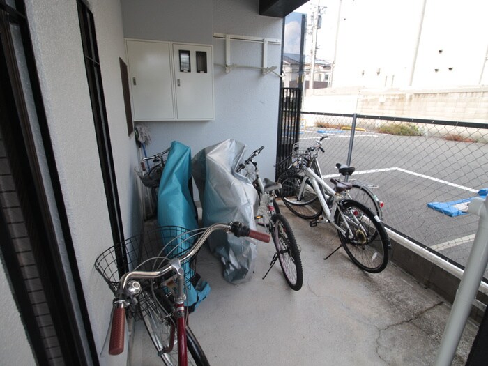 物件外観写真3　(駐輪場)