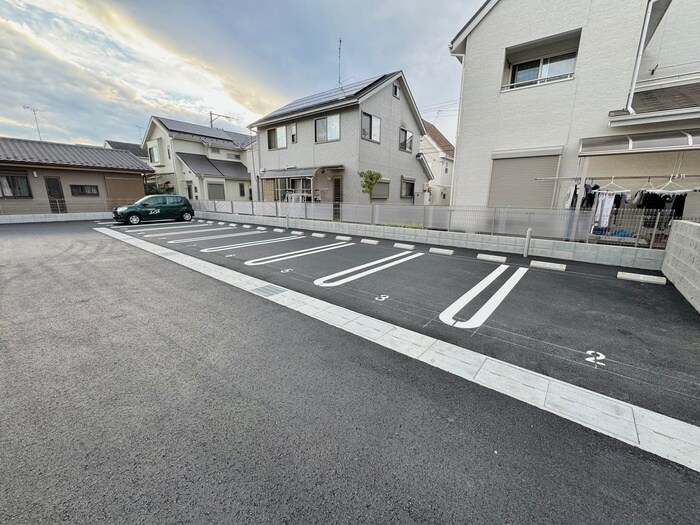 物件外観写真3　(駐車場)