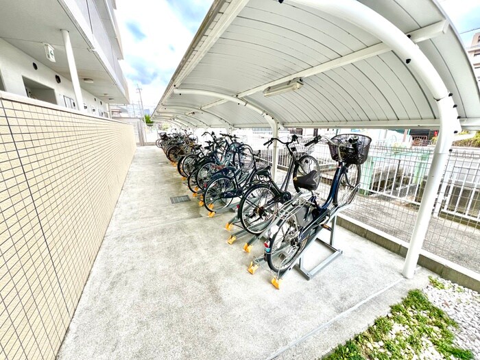物件外観写真5　(駐輪場)